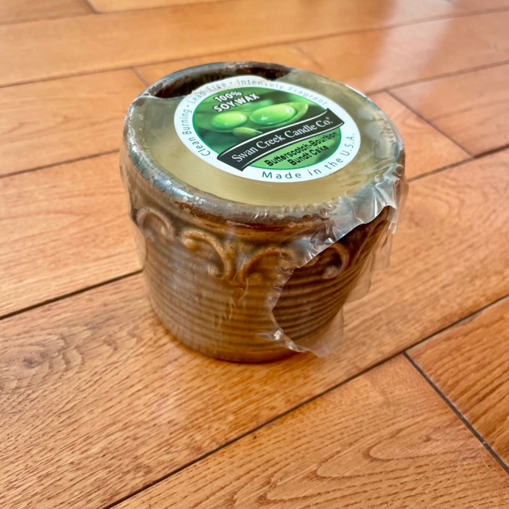 NEW Swan Creek Candle Company, 9 oz. Pottery - Butterscotch-Bourbon Bundt Cake - Picture 5 of 5